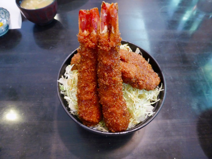 フタが閉まらないほどのボリュームのソースかつ丼がすごい！長野県駒ケ根市「食事・喫茶 ガロ」のミックス丼