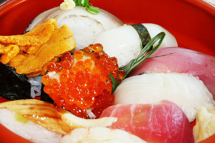 『楽天』の社員食堂ではプロの寿司職人が寿司を握ってくれる本格派！