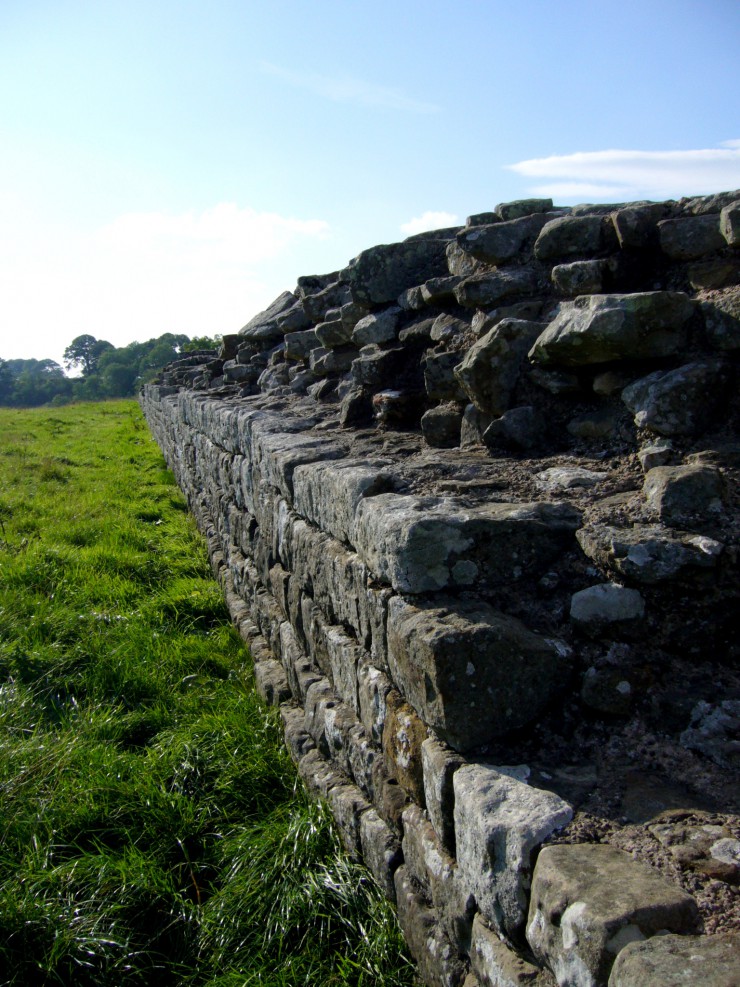 大自然の中にある英国最古のローマ遺跡、ハドリアヌスの長城巡りを楽しもう