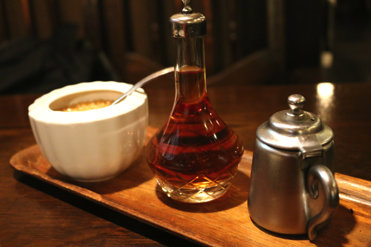 新宿のサラリーマンがこよなく愛するランチ飯。「カフェハイチ」のドライカレーとハイチコーヒー