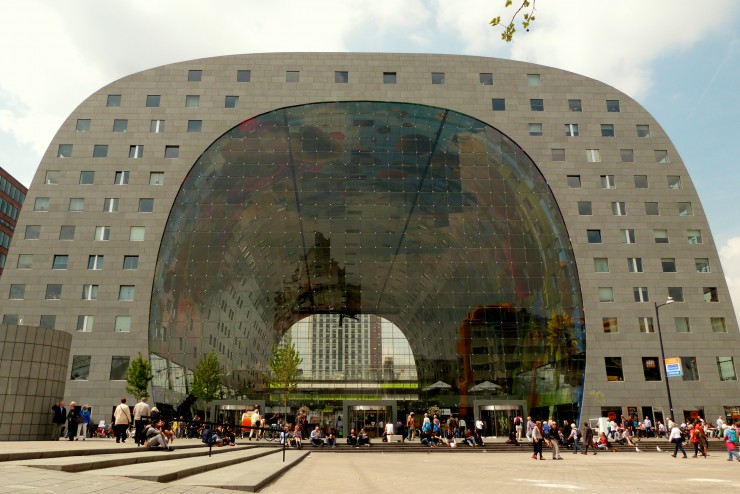 超多国籍都市ロッテルダムにある、世界に誇るオランダ建築の最新代表作の１つ、巨大マーケットに行ってみよう！