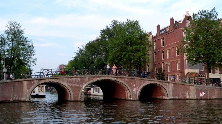 水の国オランダのアムステルダムにて、運河めぐりを楽しもう！