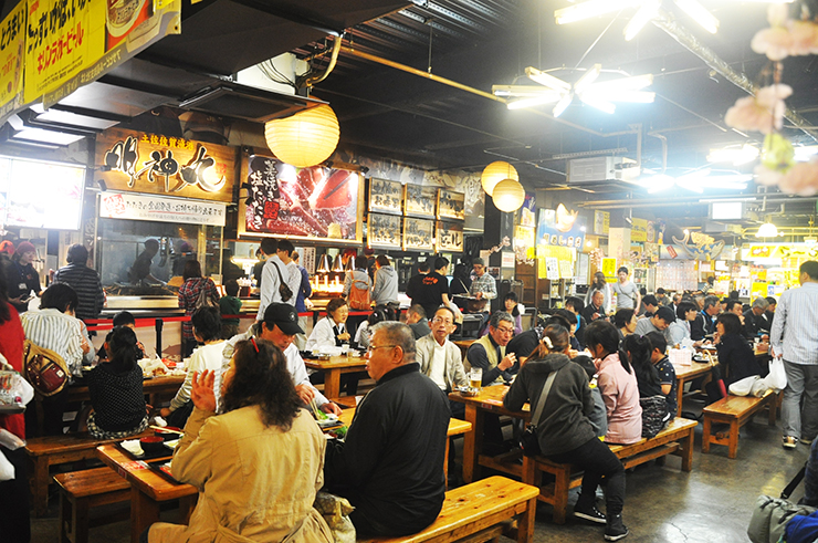 【地元民に愛される絶品グルメ】高知市で行列ができる明神丸の「カツオの塩たたき」が美味すぎる件