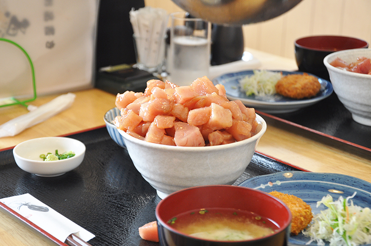 まぐろのまち静岡で味わい尽くす、最高の贅沢！静岡市へ行ったら、まぐろ食べ放題の「まぐろ丼」を食べよう！