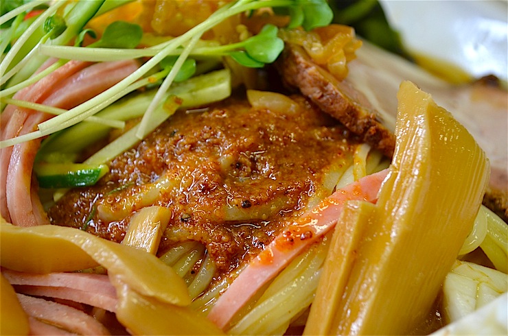 最高の手延べ麺で味わう期間限定の冷やし中華。台東区・浅草の「馬賊（ばぞく）」