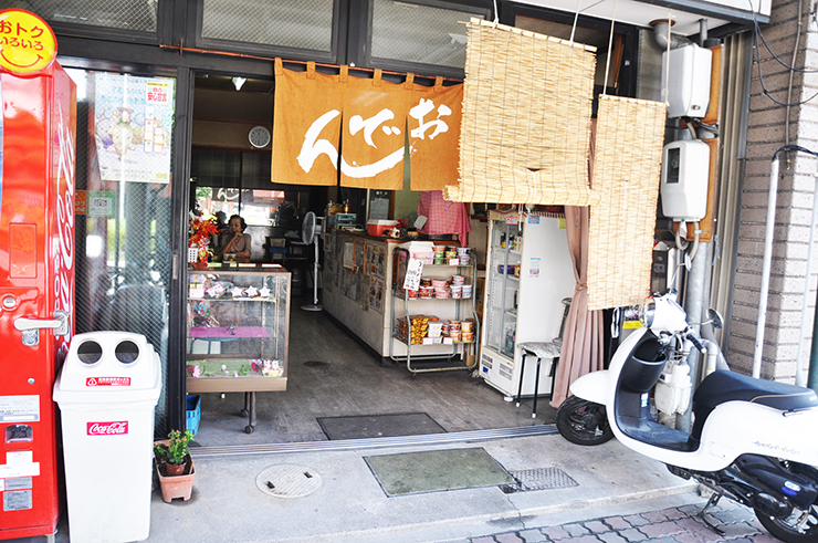 静岡おでんの老舗！100年続く伝統の味を駄菓子屋「水野商店」で味わい尽くそう！