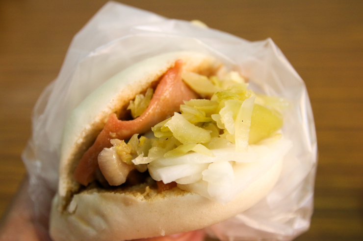 これぞ台湾式ハンバーガー！台南の有名店「阿松割包（アーソンクワパオ）」で割包（クワパオ）を食べてみた