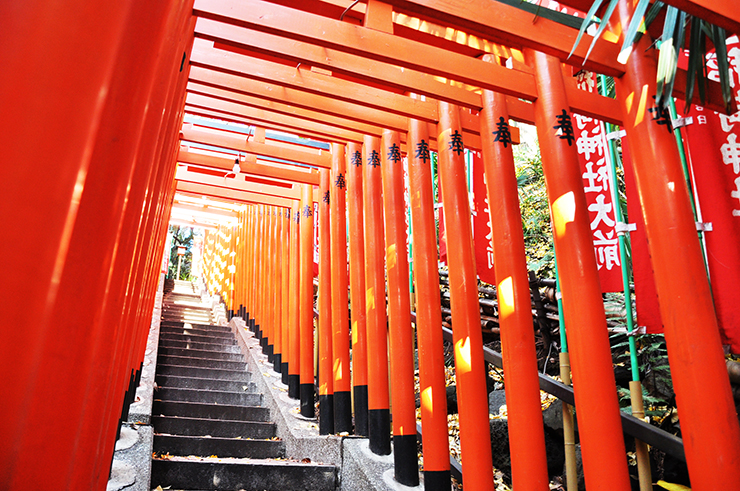 まるで京都の伏見稲荷大社！東京でも見られる真っ赤な「千本鳥居」まとめ