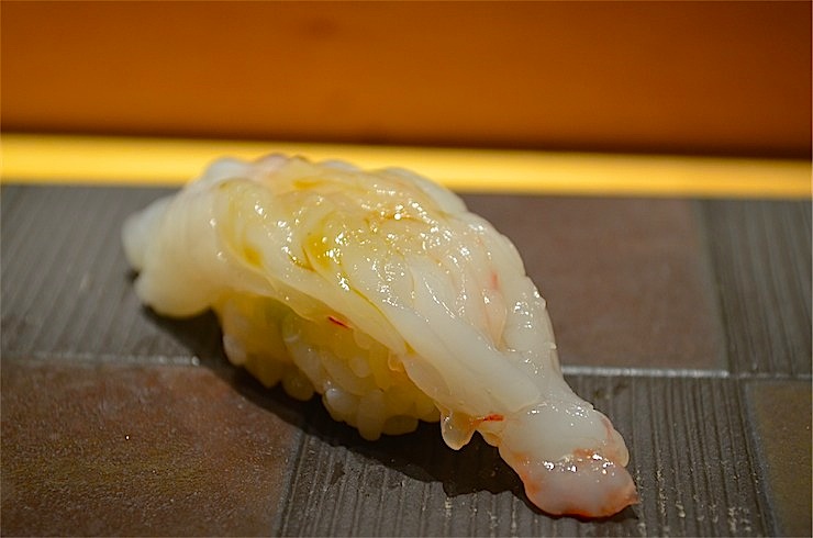 【ニッポンの美食】北の大地で味わうミシュラン星付きの絶品鮨。北海道・小樽「伊勢鮨（いせずし）」