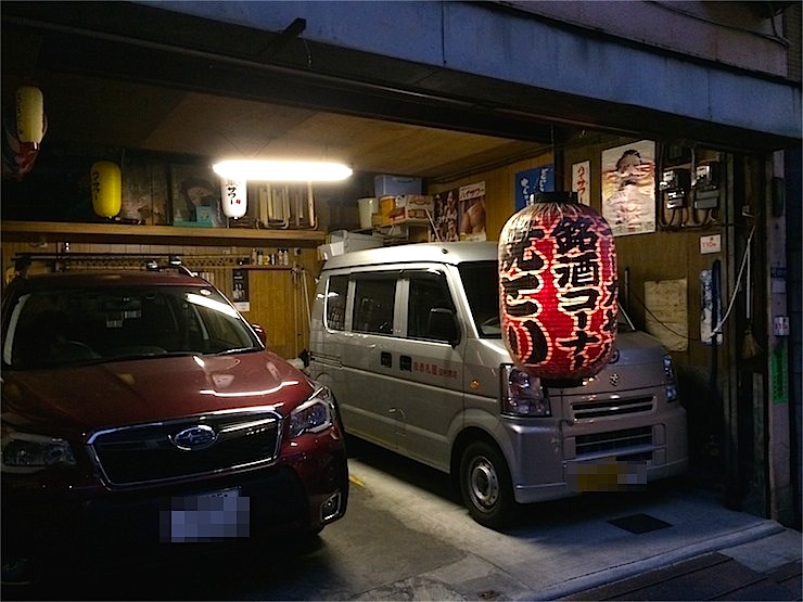 【誰にも教えたくない日本の隠れ家】これぞ大人の駄菓子屋。路地裏にひそむ最高の居酒屋、東京都・日本橋茅場町「ニューカヤバ」