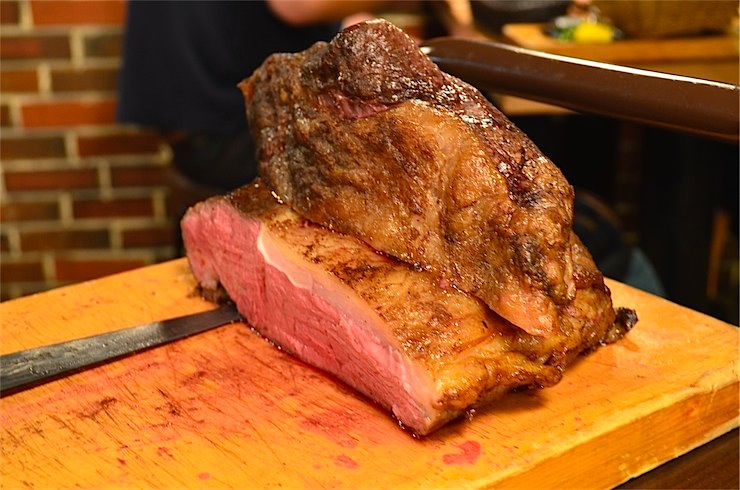 肉好きなら当たり前！あの肉の万世が経営する居酒屋「呉越同舟」で味わう極上のローストビーフ
