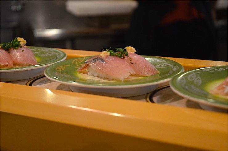 本当にうまい回転寿司屋は下関にある。唐戸市場内にある回転寿司「海転からと市場寿司」