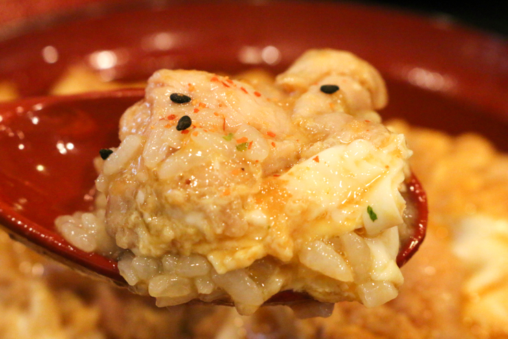 「ふぁふぁ」食感がたまらない！行列必至の玉子料理専門店「小江戸オハナ」で味う絶品の親子丼