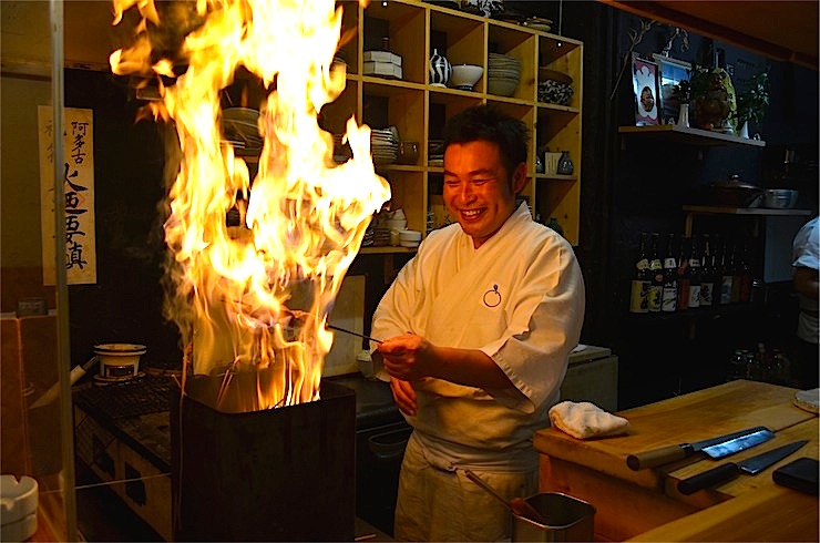 【誰にも教えたくない日本の隠れ家】最高の海鮮を藁焼きで楽しめるお店、博多の名店「藁焼 みかん」