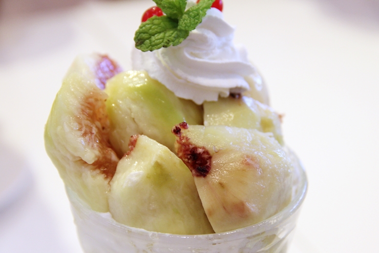 果物好きにはたまらない絶品フルーツパフェ！愛知県一宮市のフルーツショップセリーヌ