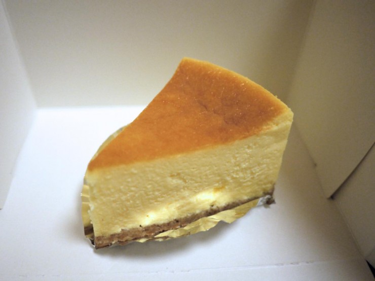 日本酒が香る酒粕チーズケーキはクリームパンのような味わい！奈良「をかし東城」