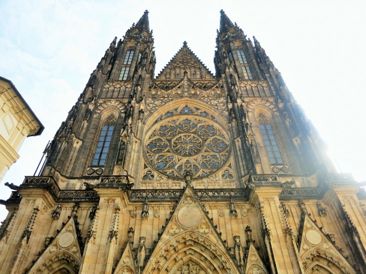 ムハのステンドグラスも！世界遺産プラハのシンボル、聖ヴィート大聖堂 