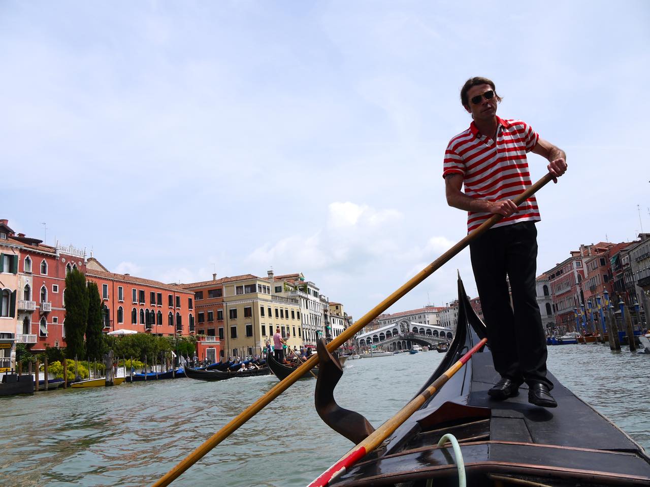 イタリアの美しい運河が流れる港町 水の都ヴェネツィアのゴンドラに揺られて非日常の旅を楽しもう Gotrip 明日 旅に行きたくなるメディア