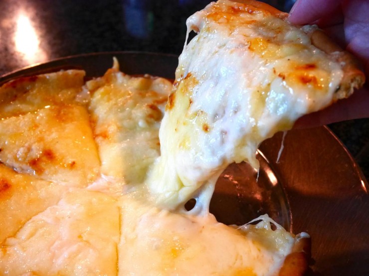 シリアルナンバー付きピザが絶品！クリーミーで濃厚なピザを味わえる神戸市中央区「ピノッキオ」