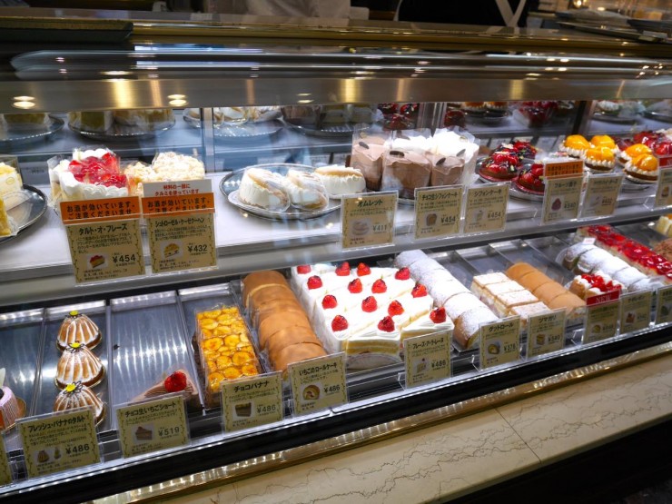 兵庫県西宮の老舗洋菓子店「ケーキハウス ツマガリ」甲陽園本店限定のシュークリームが絶品！