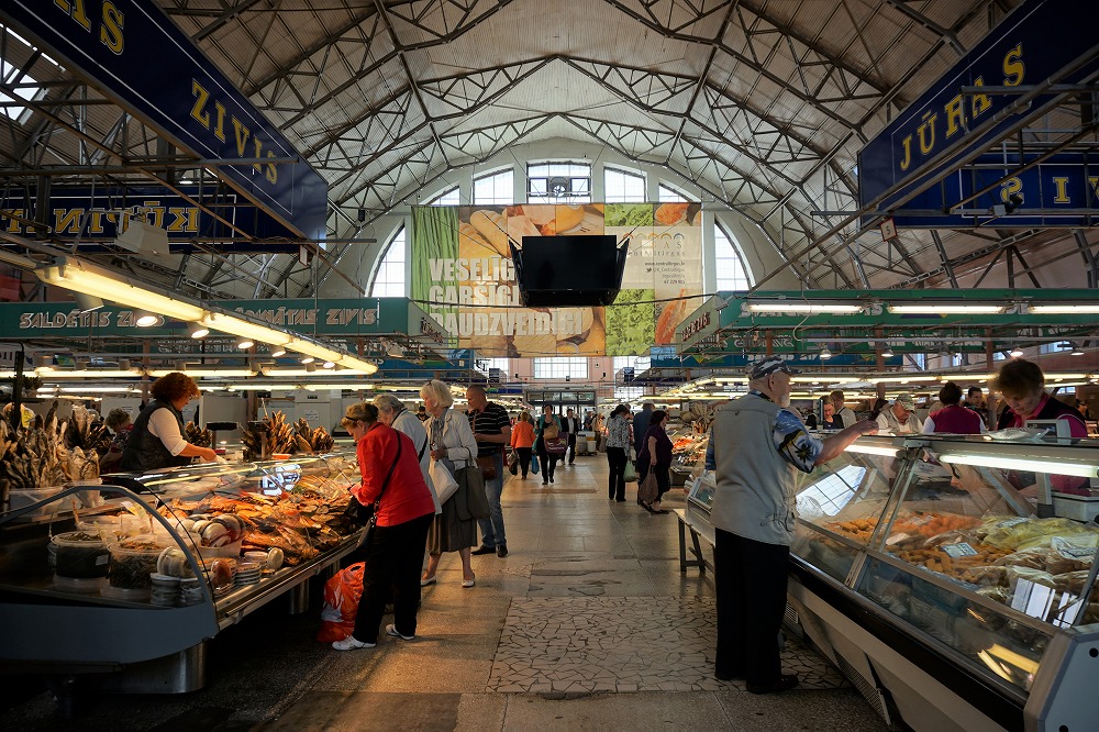 世界の市場】元飛行船の格納庫、ラトビア・リガにある世界遺産の巨大