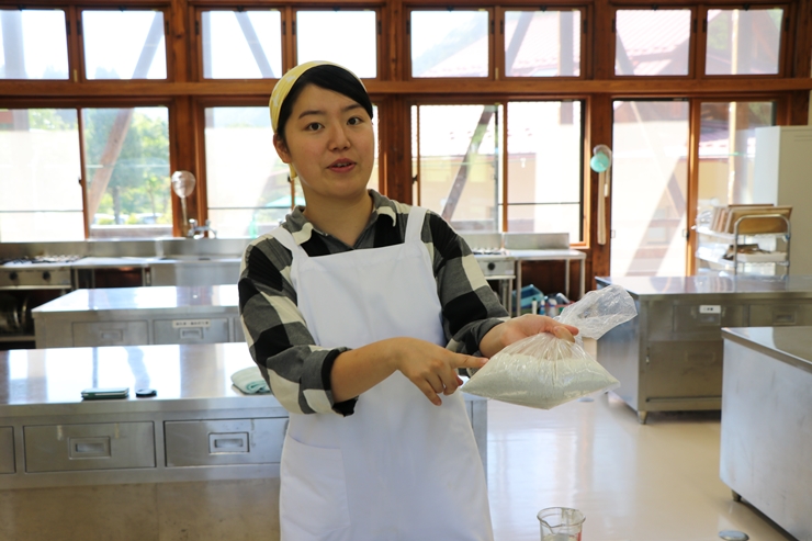 信州木曽 ふるさと体験館でそば打ち体験。打ちたての石臼挽き蕎麦を味わおう！