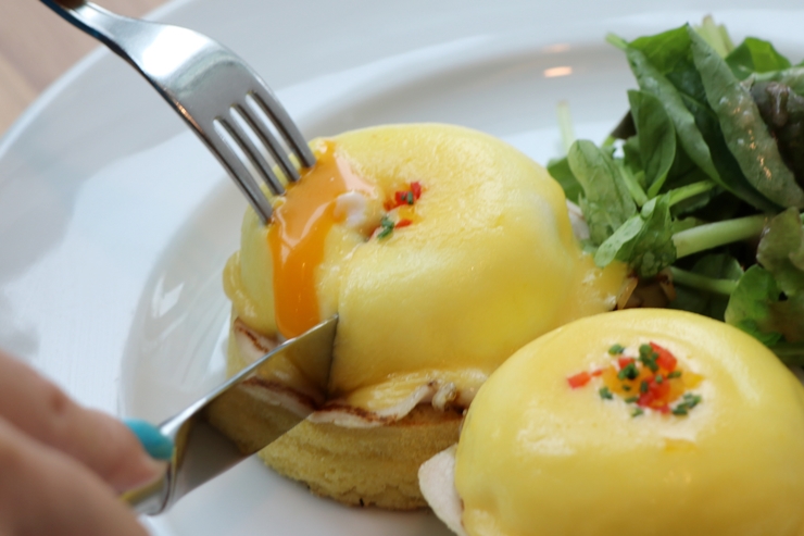 卵好きなら外せない！ 日本でも食べられるニューヨークの朝食の女王「サラベス」のエッグベネディクト