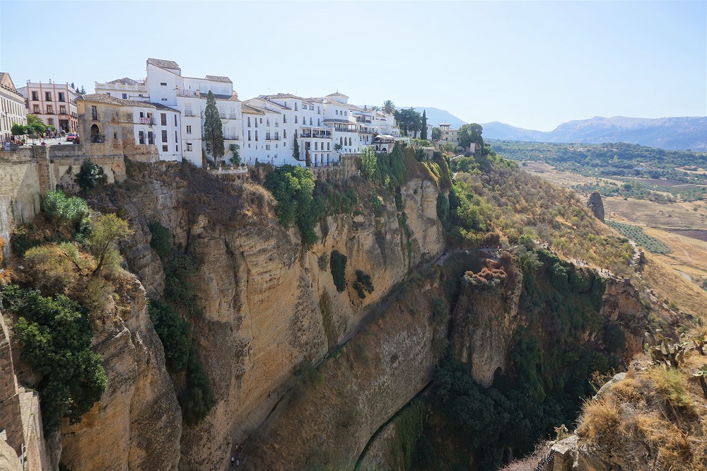 【世界の絶景】目を疑うような断崖絶壁の町、スペイン・ロンダ - GOTRIP!