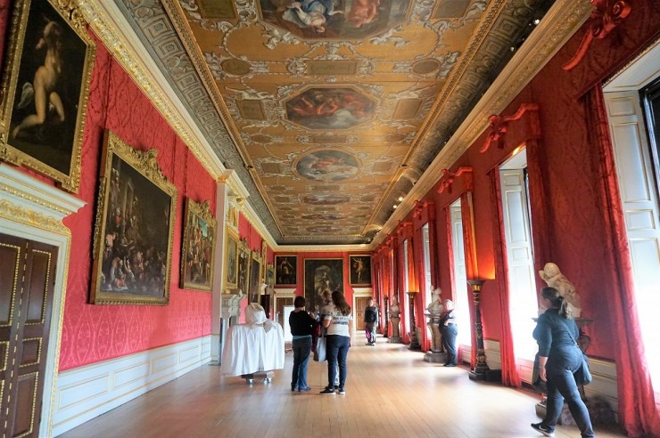 ウィリアム王子とキャサリン妃が暮らすロンドンのケンジントン宮殿で、イギリス王室の歴史をたどる