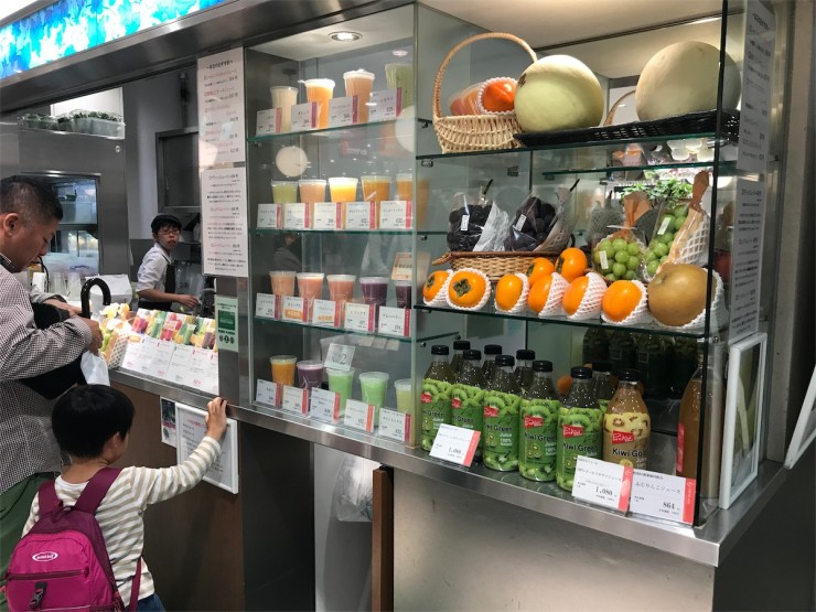 東京駅で厳選された新鮮なフルーツや野菜のウマミを堪能できるお店「フレッシュワン」