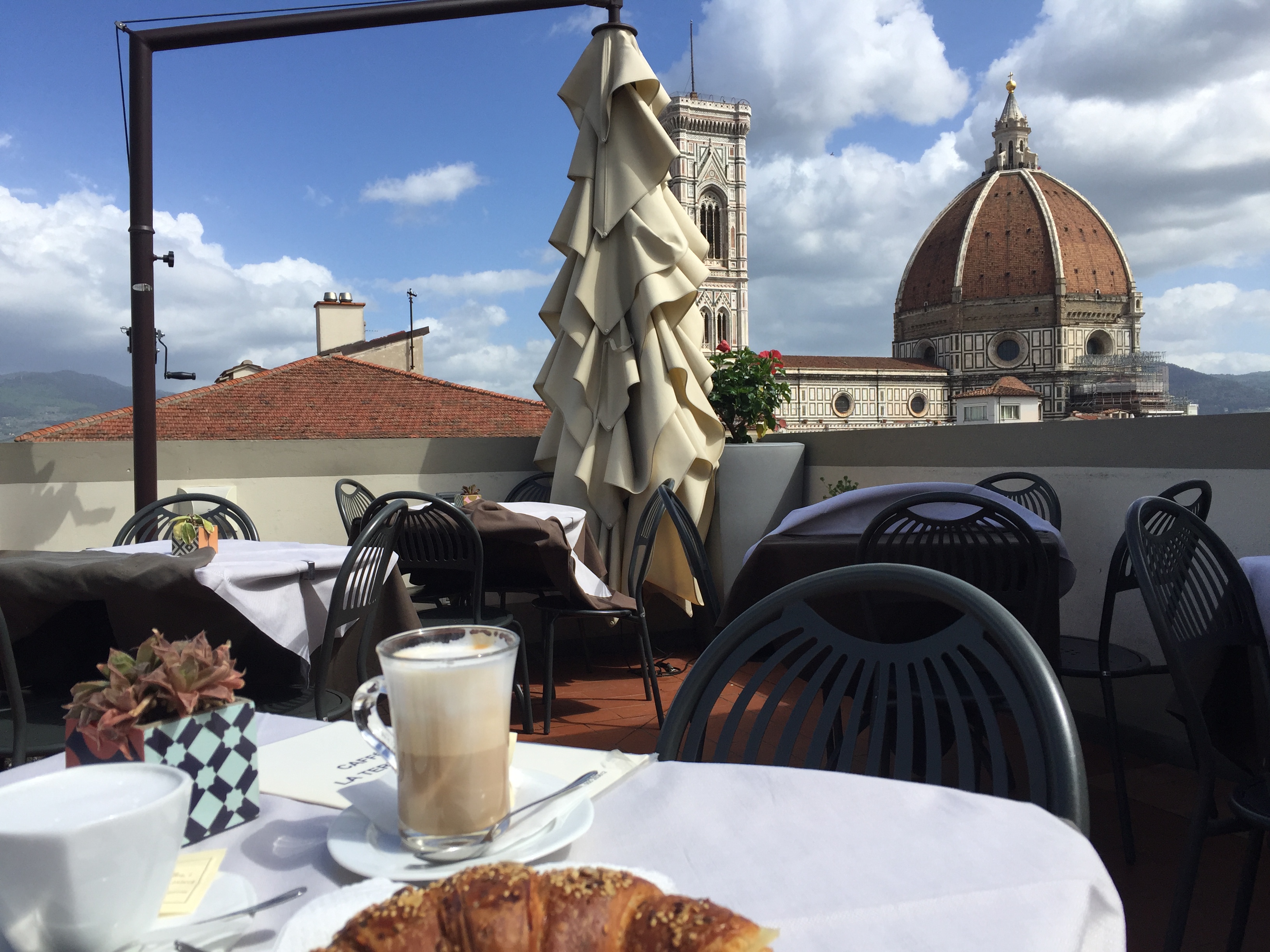 世界のカフェ イタリア フィレンツェでドゥオーモを堪能できる絶景カフェ2選 Gotrip 明日 旅に行きたくなるメディア