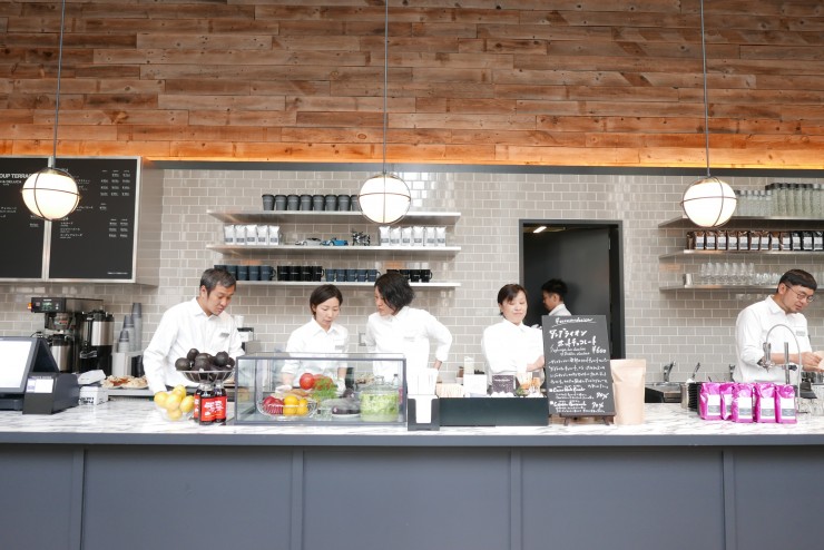 世界初！あのBMWとDEAN&DELUCAがコラボしたカフェ「BMW GROUP TERRACE – DEAN & DELUCA CAFE -」が東京駅すぐにオープン！