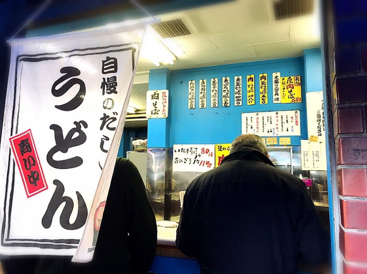 東京が世界に誇る最高の立ち食い蕎麦！ド迫力の超極厚な豚の角煮を堪能できる立ち食いそば店「豊しま 飯田橋店 」
