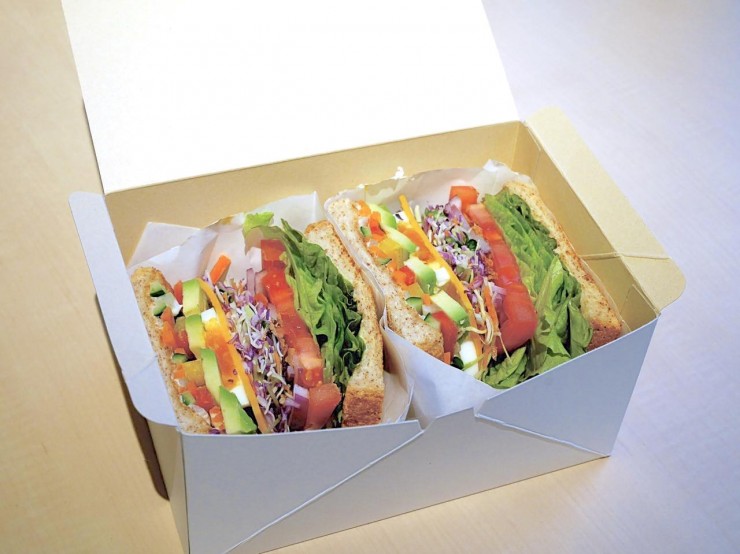 15種類以上の野菜と自家製ドレッシングが自慢の「アンドサンドイッチ」が東京・新宿御苑前に移転オープン！