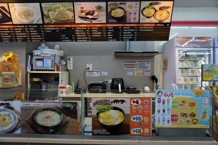 世界のコンビニ タイには店員さんが料理をするセブンイレブンがある