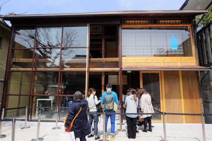 築100年超の町家を改装して新オープン「ブルーボトルコーヒー 京都カフェ」
