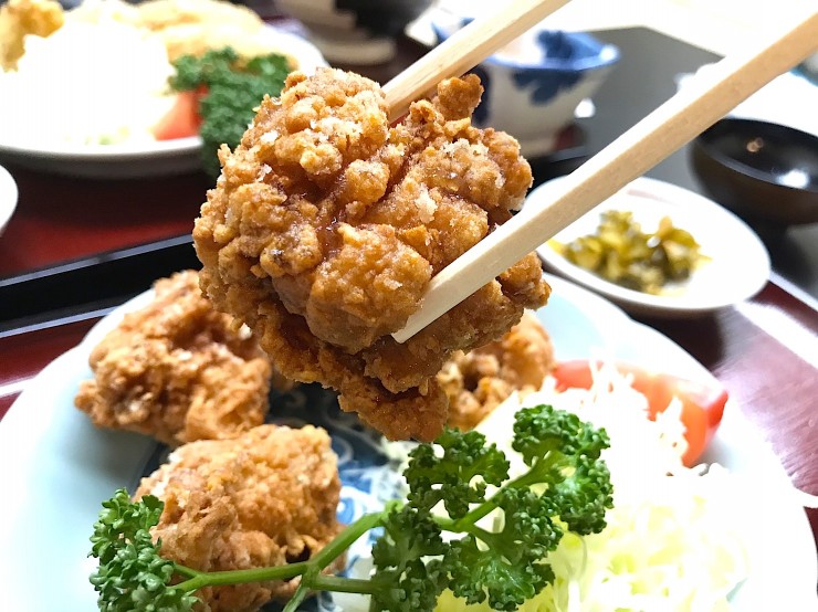 オトナの鳥の唐揚げ定食を堪能したいならココ！三島由紀夫が最後の晩餐に選んだ鳥料理専門店、東京・新橋「末げん」