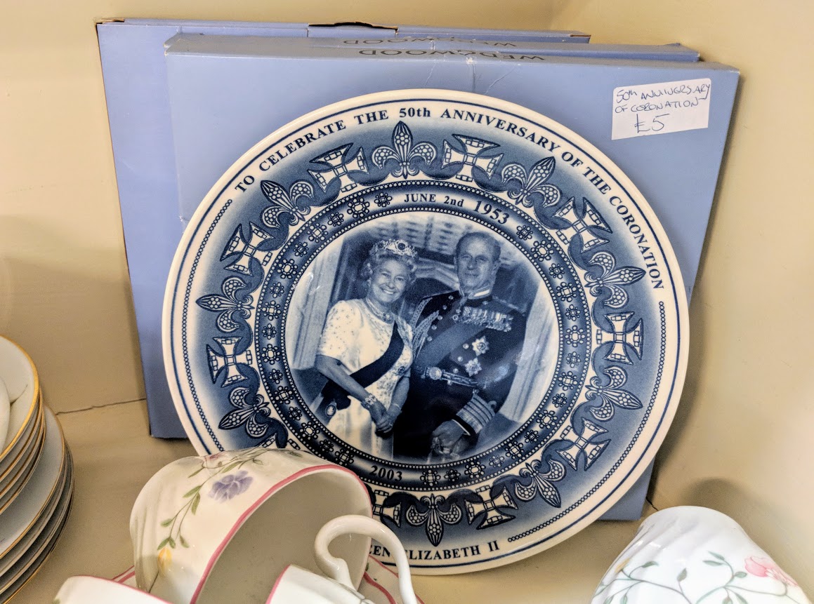 とんでもないお宝を発見するかも！？イギリス人の生活が垣間見える中古