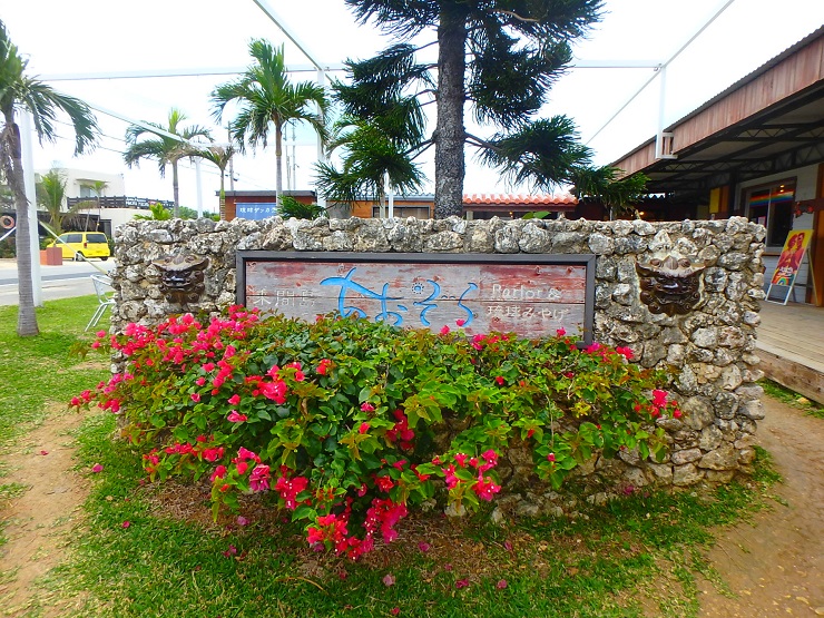 沖縄の来間島（くりまじま）にあるフォトジェニックすぎるスムージー専門店「AOSORA　PARLOR」