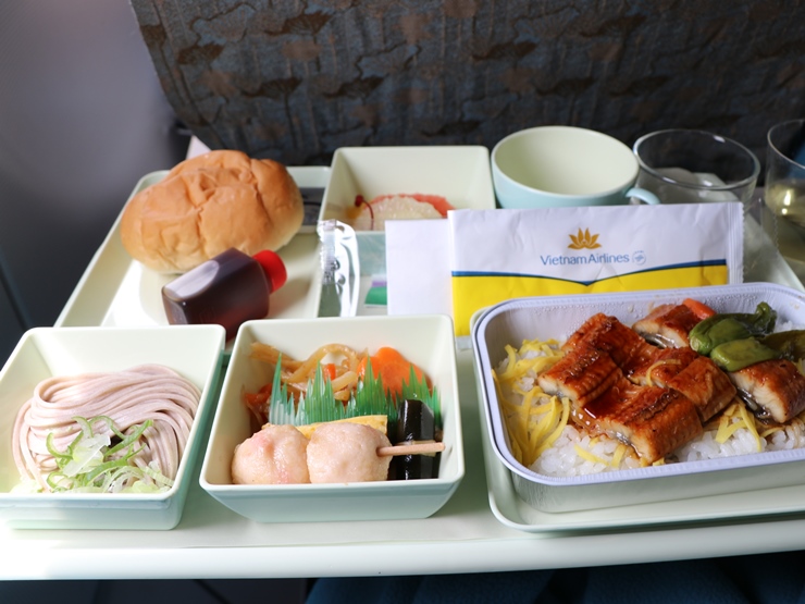 世界の機内食 ベトナム航空エコノミークラスの機内食を食べてみた Gotrip 明日 旅に行きたくなるメディア