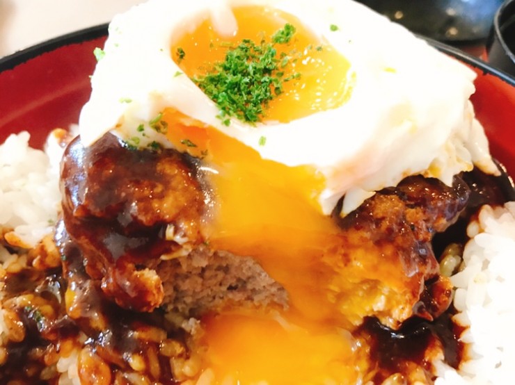 20食限定！街の巨匠がつくるハンバーグ丼がうますぎる / 東京都中央区の「洋食レストラン・津々井（つつい）」