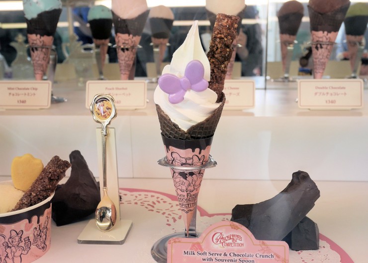 ダックファミリーをイメージしたチョコレートクランチアイスがキュート 東京ディズニーランド アイスクリームコーン Gotrip 明日 旅に行きたくなるメディア
