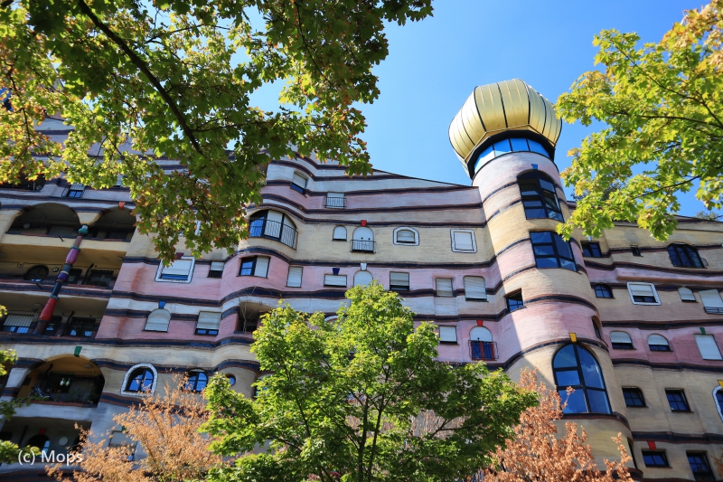 【世界のお城】まるでメルヘンの世界から飛び出してきた奇抜な城！フンデルトヴァッサー設計の集合住宅「ヴァルトシュピラーレ」 GOTRIP!