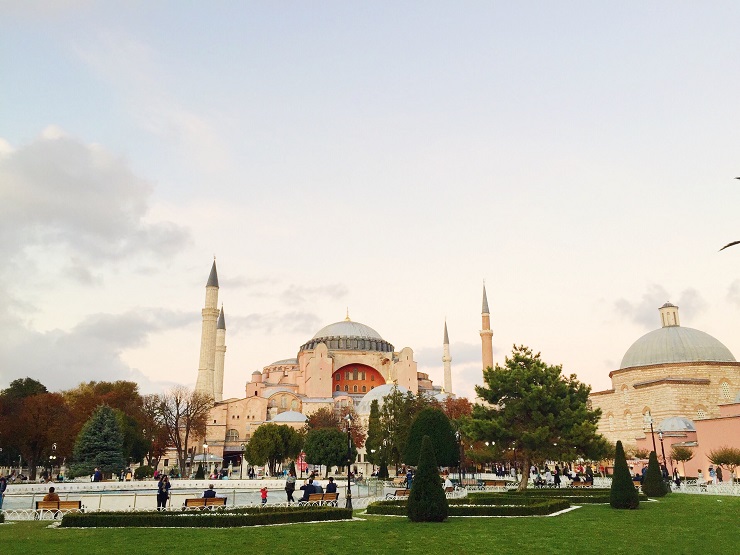 イスタンブールの歴史を象徴する建造物「アヤソフィア博物館」が辿った歴史と見どころのモザイク画