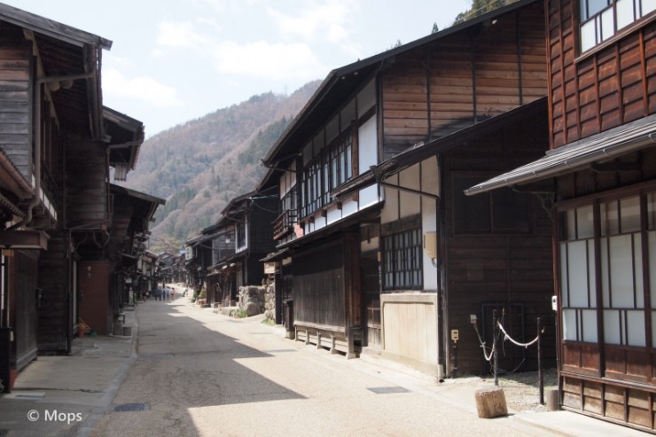 情緒あふれる昔なつかしい中山道の宿場町「奈良井宿」でほっこり散歩を楽しむ