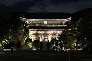 京都「知恩院 秋のライトアップ2018」