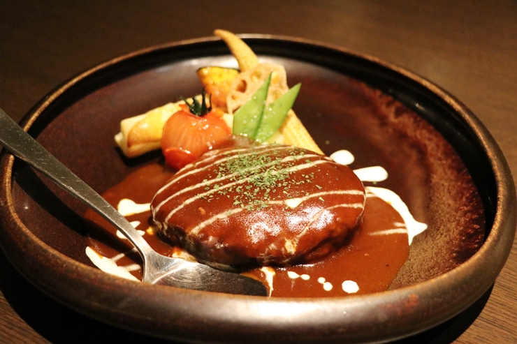 熊本で本当においしい馬肉が食べられる、熊本馬肉ダイニング 馬桜（うまさくら）