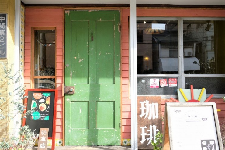 大阪・中崎町のレトロポップカフェ「太陽ノ塔 GREEN WEST」でゆるりティータイム