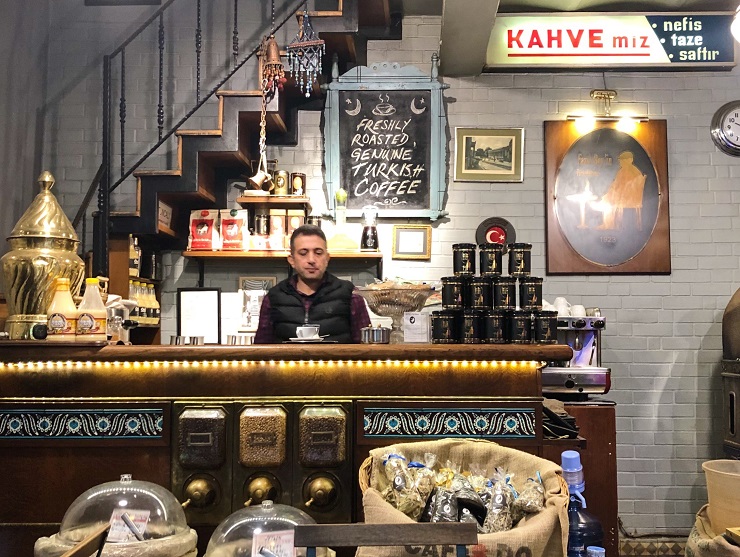 【世界のカフェ】イスタンブールの老舗「ファズル・ベイイン・テュルク・カフヴェシ」で味わう世界無形文化遺産のトルココーヒー