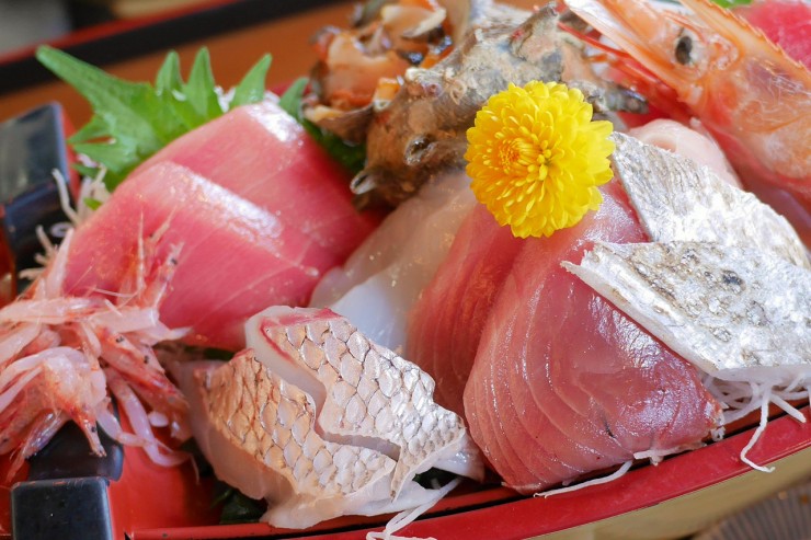 マグロの水揚げ量日本一を誇る清水港で味わう絶品のお刺身定食 / 静岡市清水区の「河岸の市」